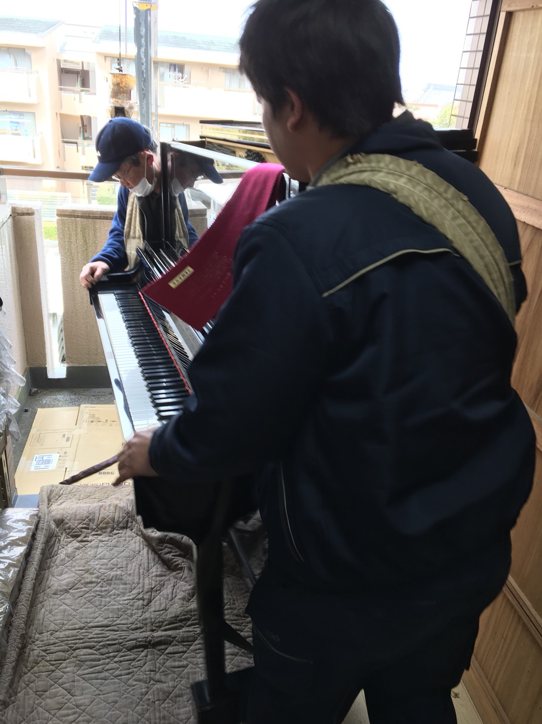 福岡市南区にてピアノの搬出作業を行いました。